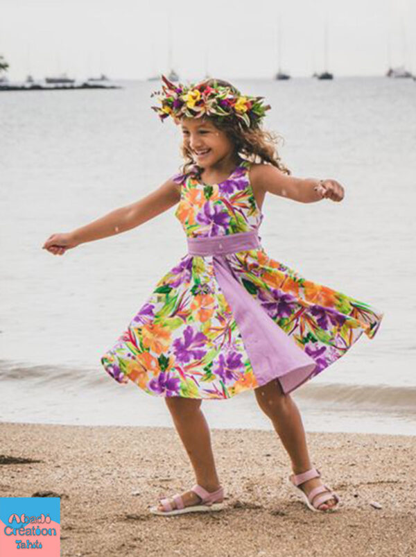 Robe princesse moderne très tournante de chez Abadi Création Tahiti