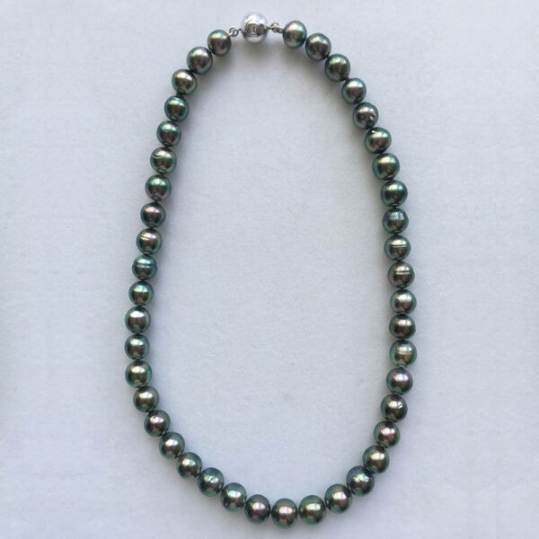 Collier de 43 perles noires de Tahiti de catégorie A
