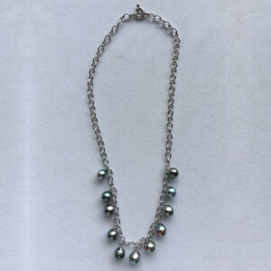 Collier de 11 perles noires de Tahiti de catégorie A